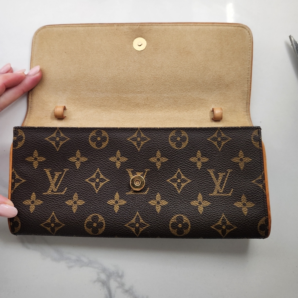 Authentic Louis Vuitton twin pochette